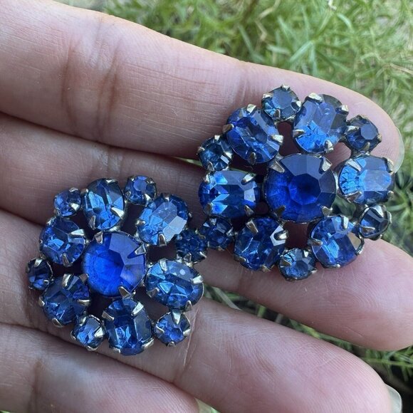 Vintage Flower Earrings Cluster Blue Rhinestones Silver Tone Screw Back 1"‎ D - Picture 1 of 6